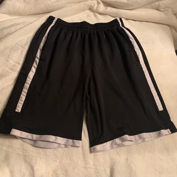 Nike Bottoms Euc Nike Shorts Youth Large Poshmark